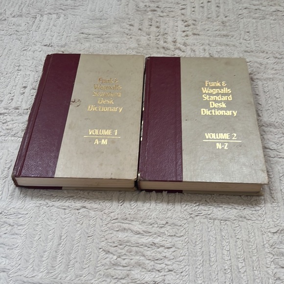 Funk & Wagnalls Standard Desk Dictionary 
2 hardcover book set, 1976 - Picture 15 of 16